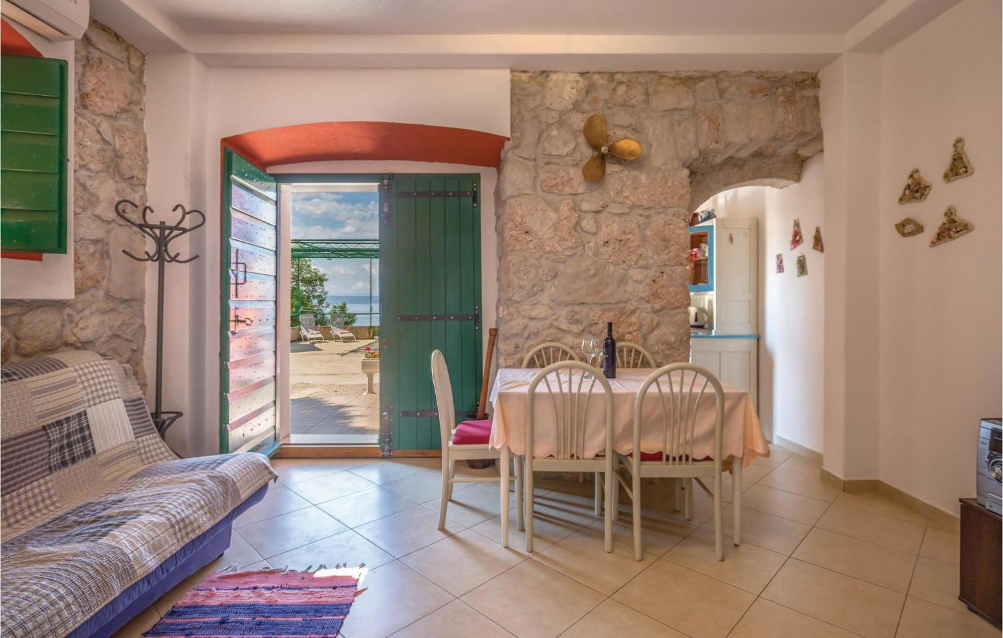 Awesome Home In Podgora With Kitchen ภายนอก รูปภาพ