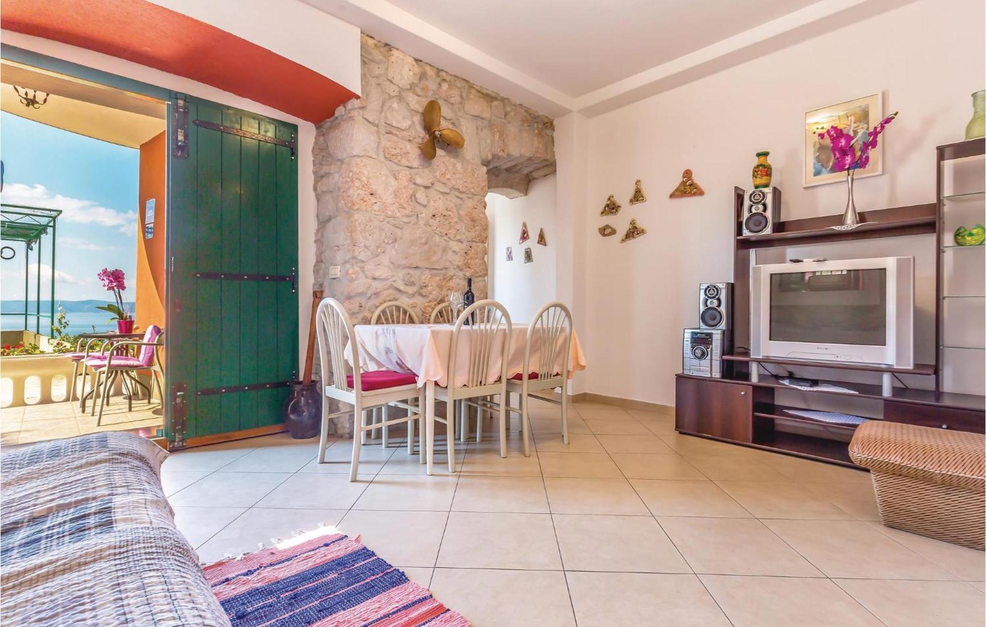 Awesome Home In Podgora With Kitchen ภายนอก รูปภาพ