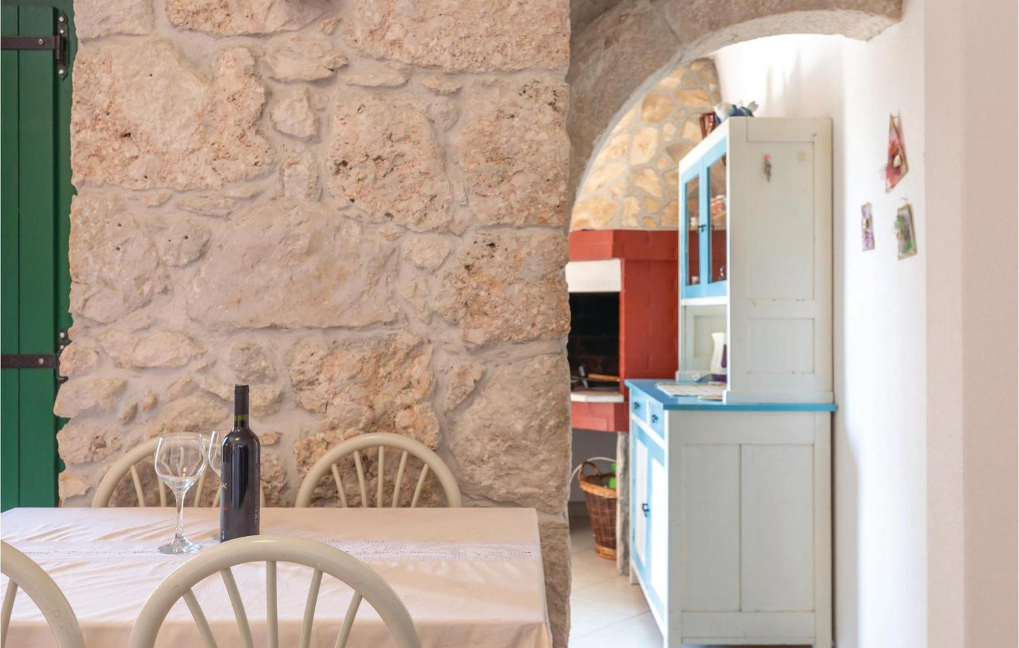 Awesome Home In Podgora With Kitchen ภายนอก รูปภาพ