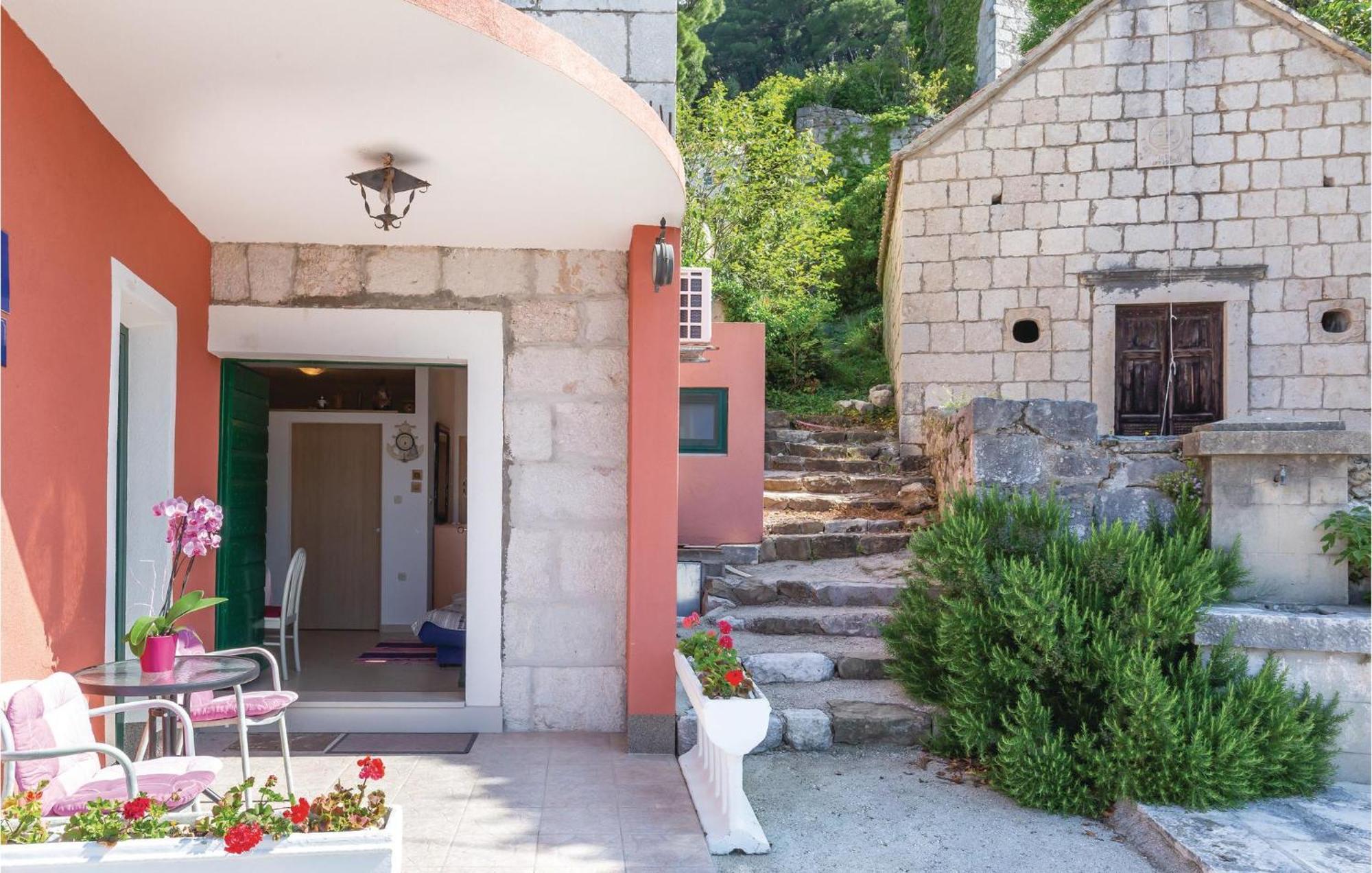 Awesome Home In Podgora With Kitchen ภายนอก รูปภาพ