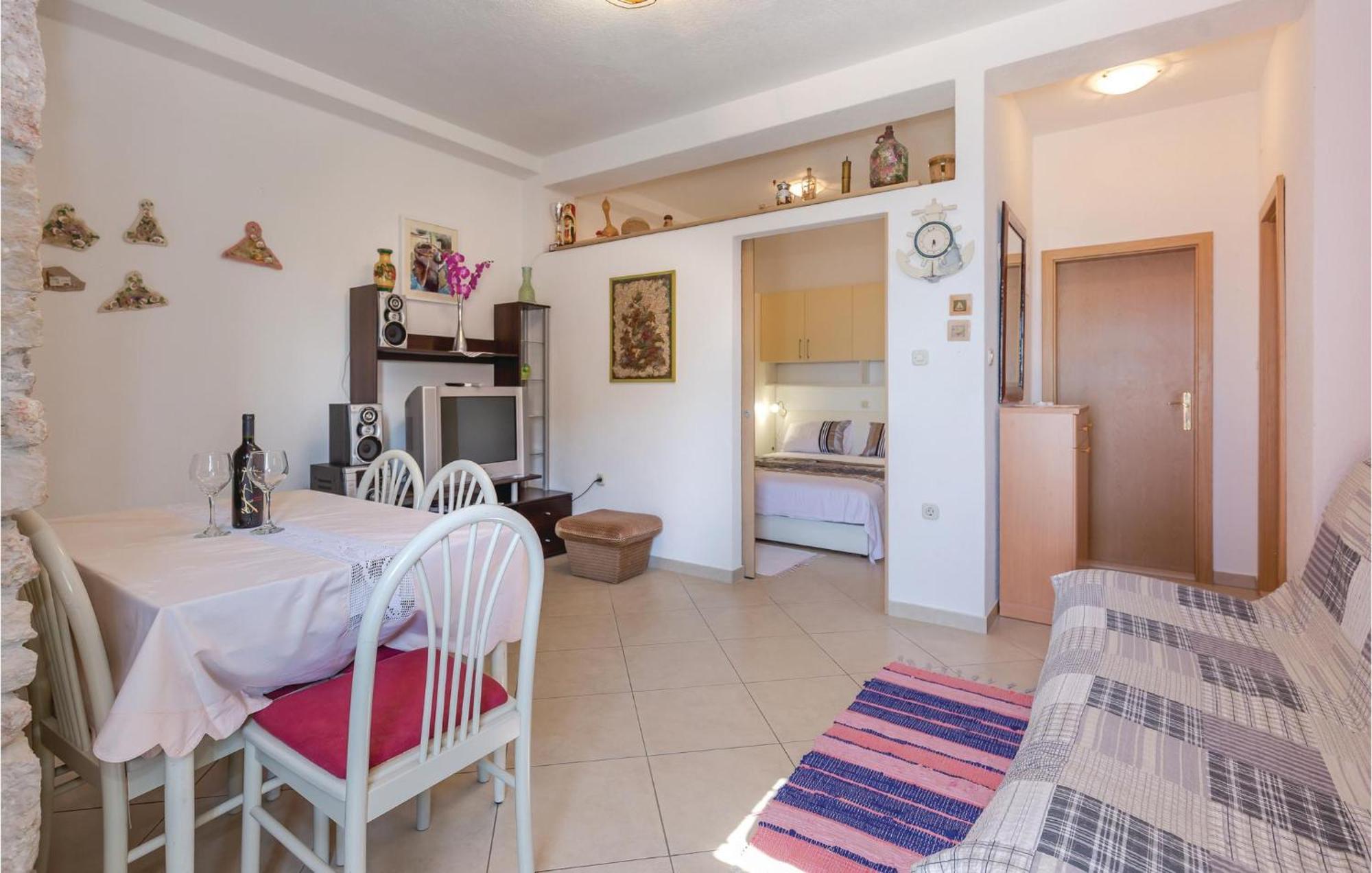 Awesome Home In Podgora With Kitchen ภายนอก รูปภาพ