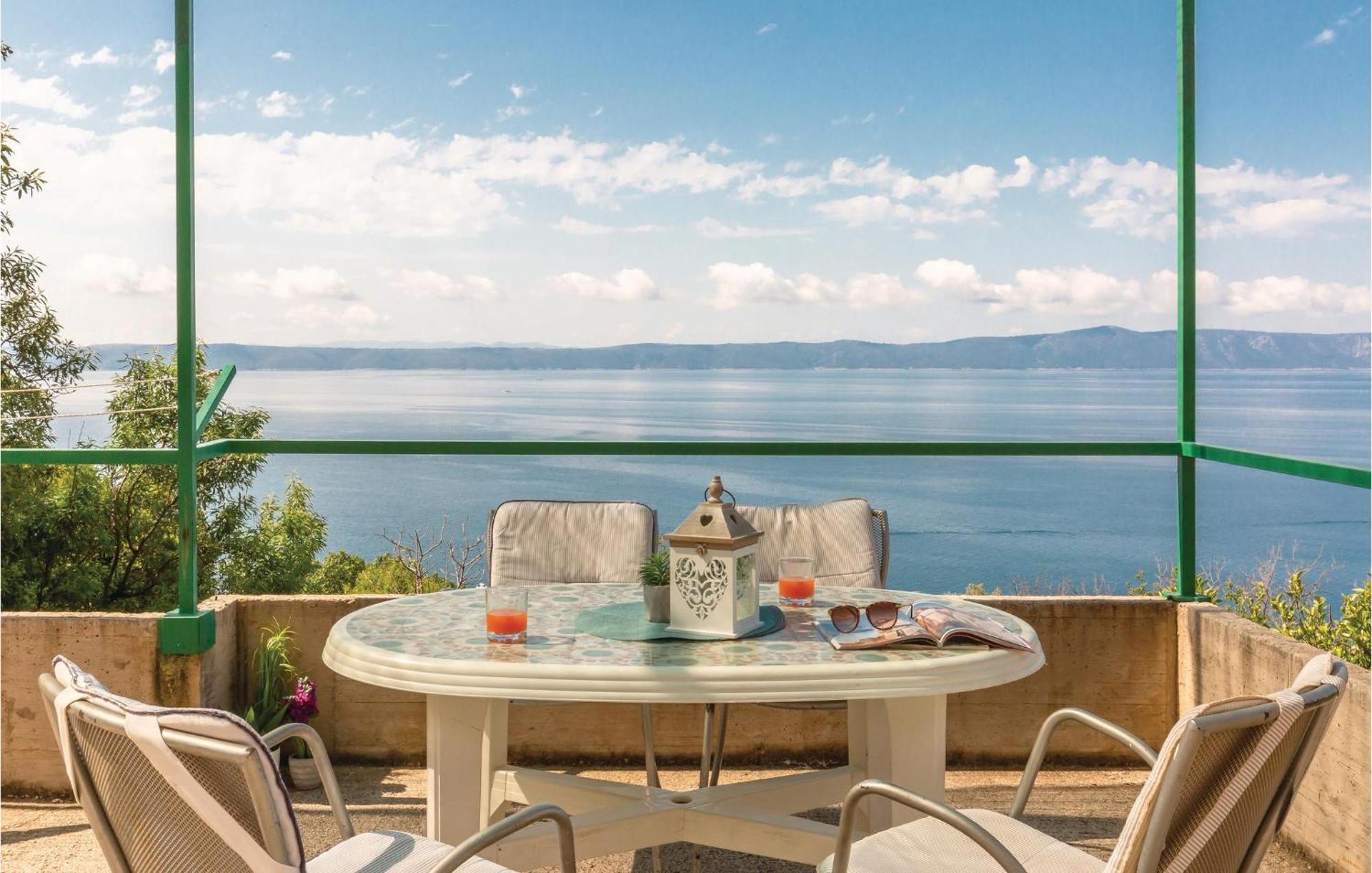 Awesome Home In Podgora With Kitchen ภายนอก รูปภาพ