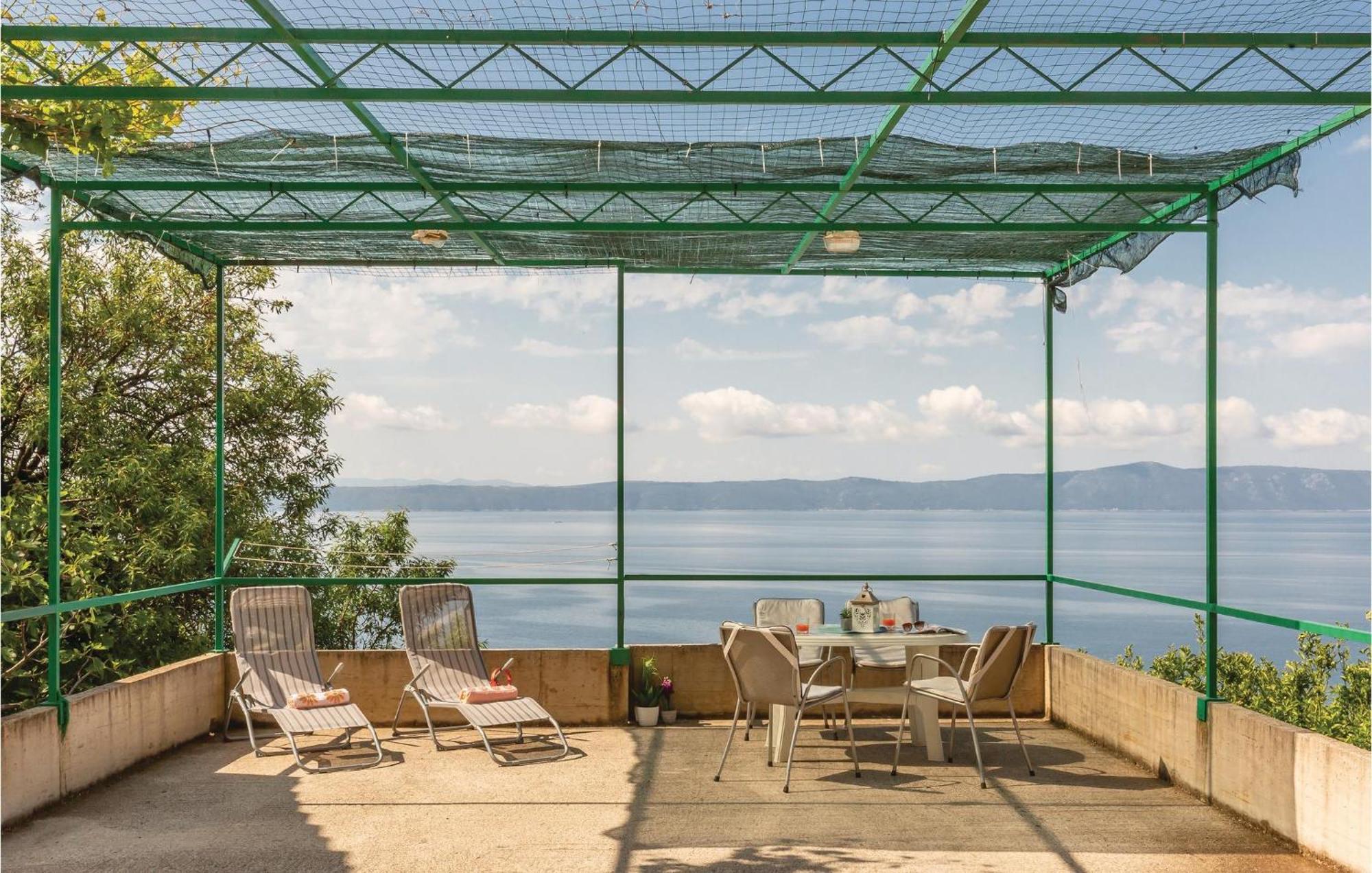 Awesome Home In Podgora With Kitchen ภายนอก รูปภาพ