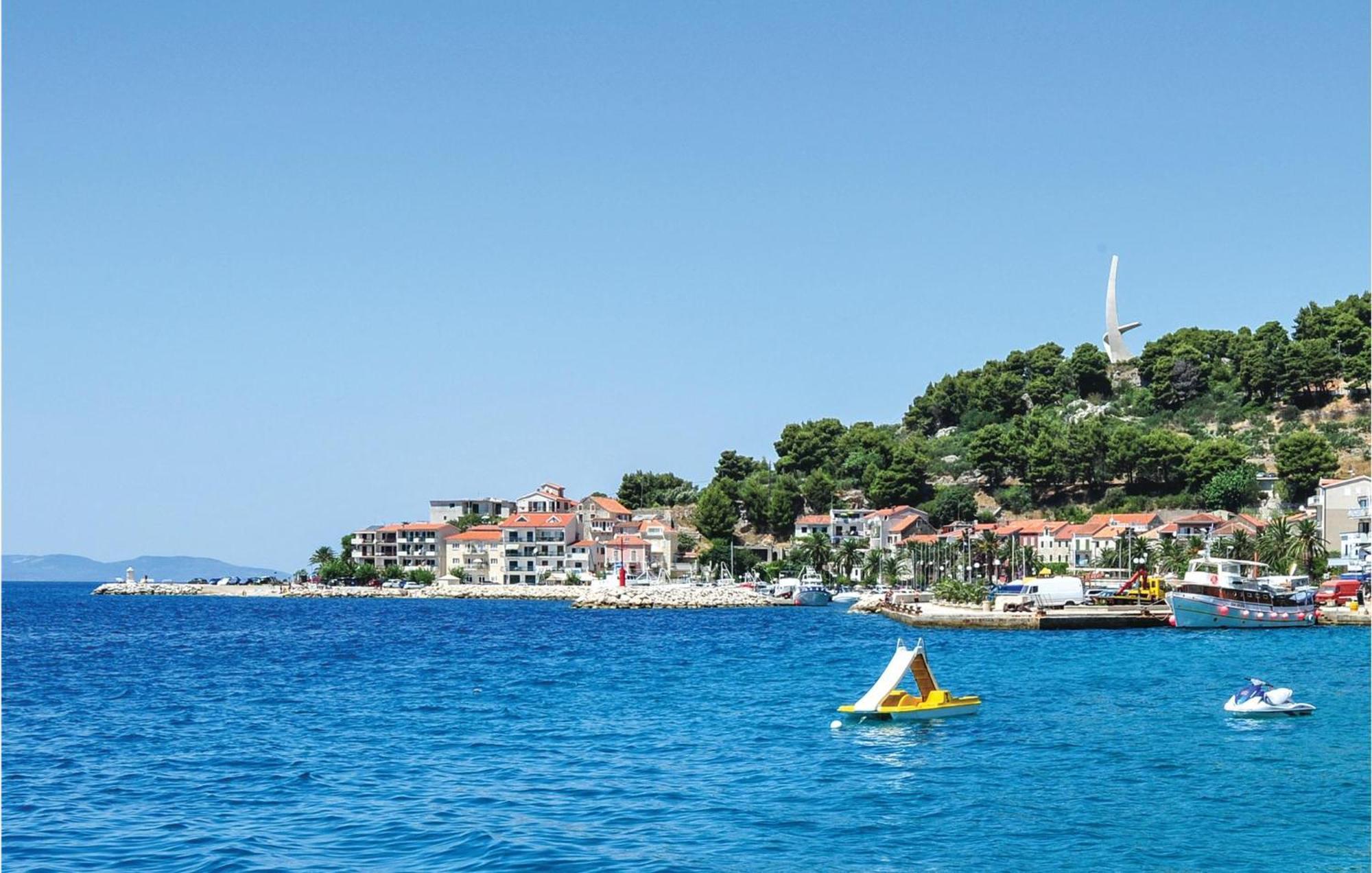 Awesome Home In Podgora With Kitchen ภายนอก รูปภาพ