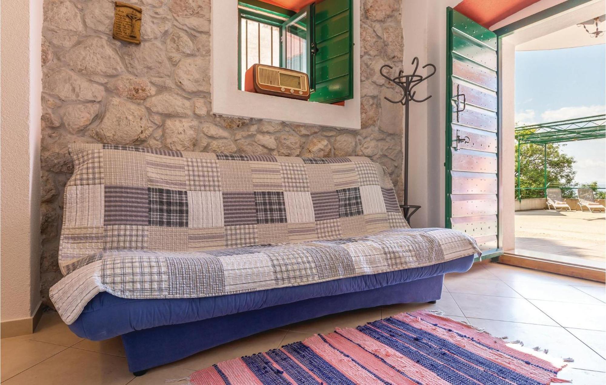 Awesome Home In Podgora With Kitchen ภายนอก รูปภาพ